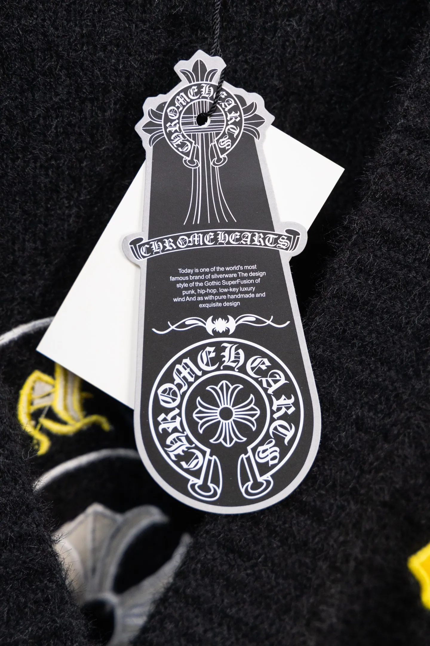 P300 Chrome Hearts CH Chrome Hearts 2026 new cross loose knitted V-neck cardigan Fabric: Made of plush textured knitted material, soft to the touch and with a lazy atmosphere; Decoration: Red, yellow, and black cross ornaments on the chest, paired with brand logo patches, which are iconic elements of street fashion brands (such as Chrome Hearts style), enhancing visual recognition; Version: Loose version + single-row metal button design, combining casual feeling and practicality. 2. Style and Adaptation Style: It combines dark street style and gentle knitted texture, which belongs to the tone of "sweet and cool mix"; Scenario: Can be worn with a T-shirt/suspender to create a daily street look, or can be layered with a shirt for light casual wear. Color: Black White Size: M L XL